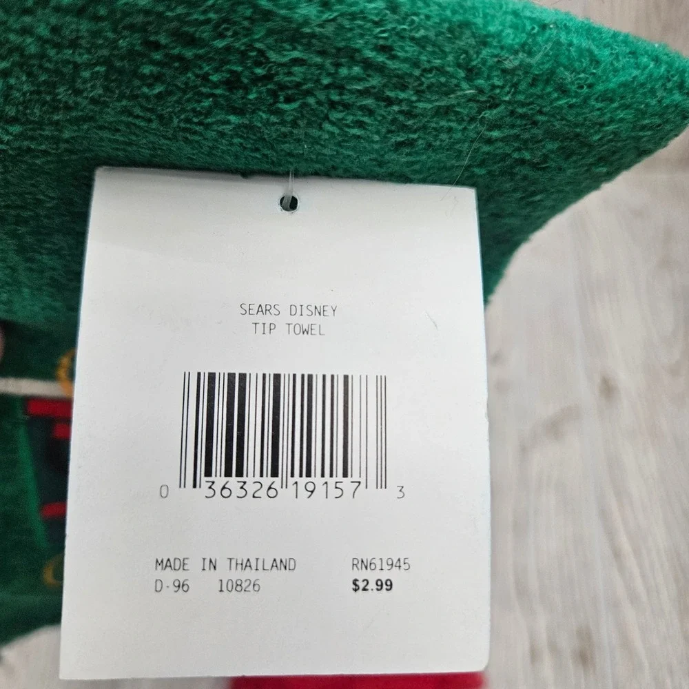 Disney Mickey Unlimited‎ Goofy Holiday Fingertip Towel Set Red Green Christmas